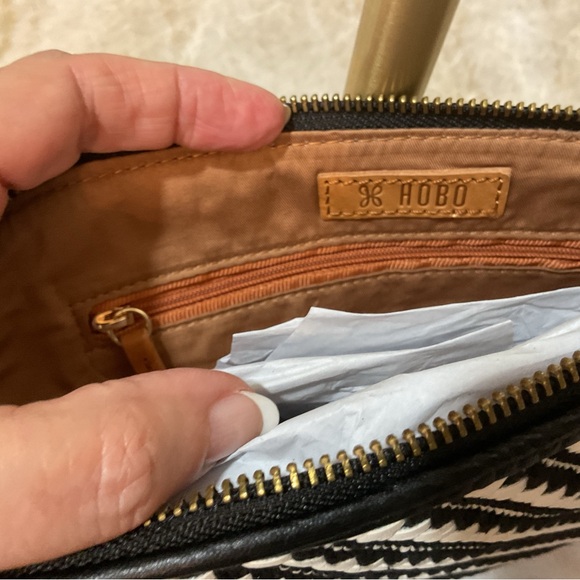 HOBO Women's Sable Wristlet Clutch New With Tags - Picture 11 of 16